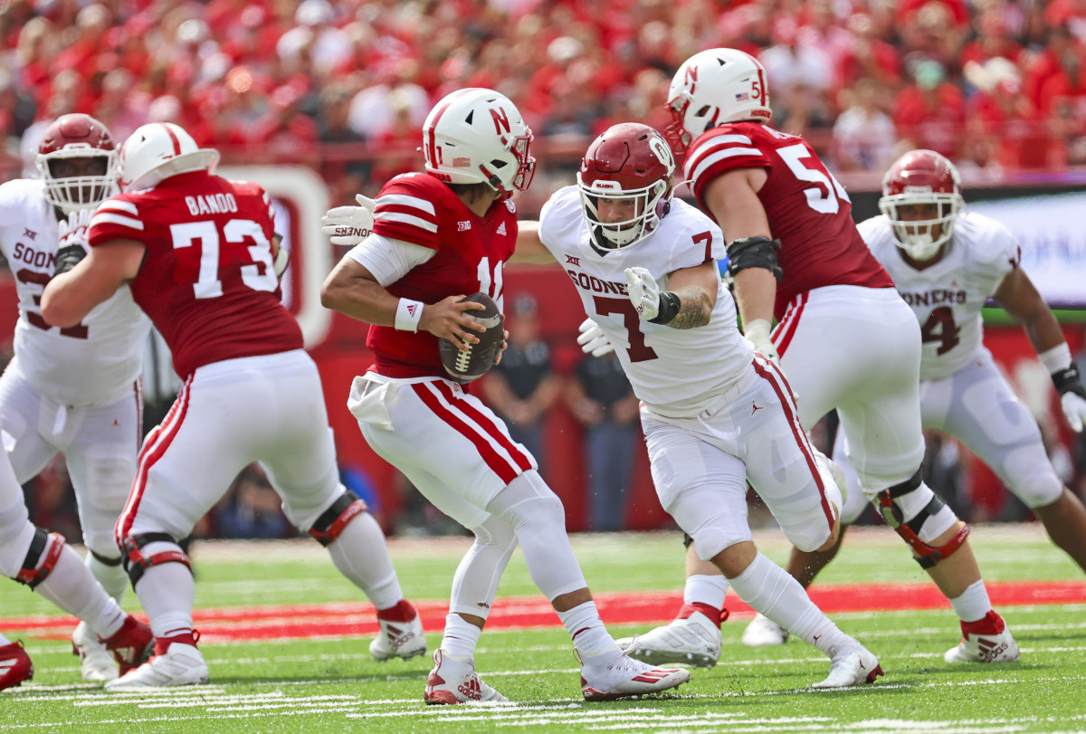 Jaren Kanak rushing Nebraska QB Casey Thompson